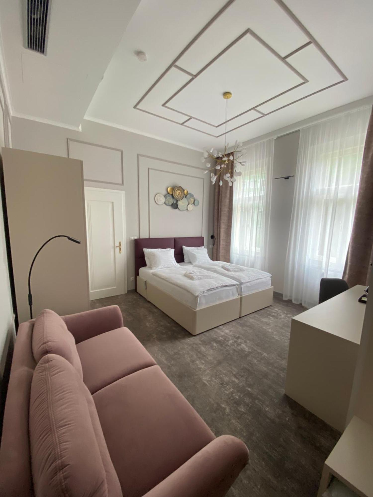 Boutique Hotel Ambiente ****+ Karlsbad Exteriör bild