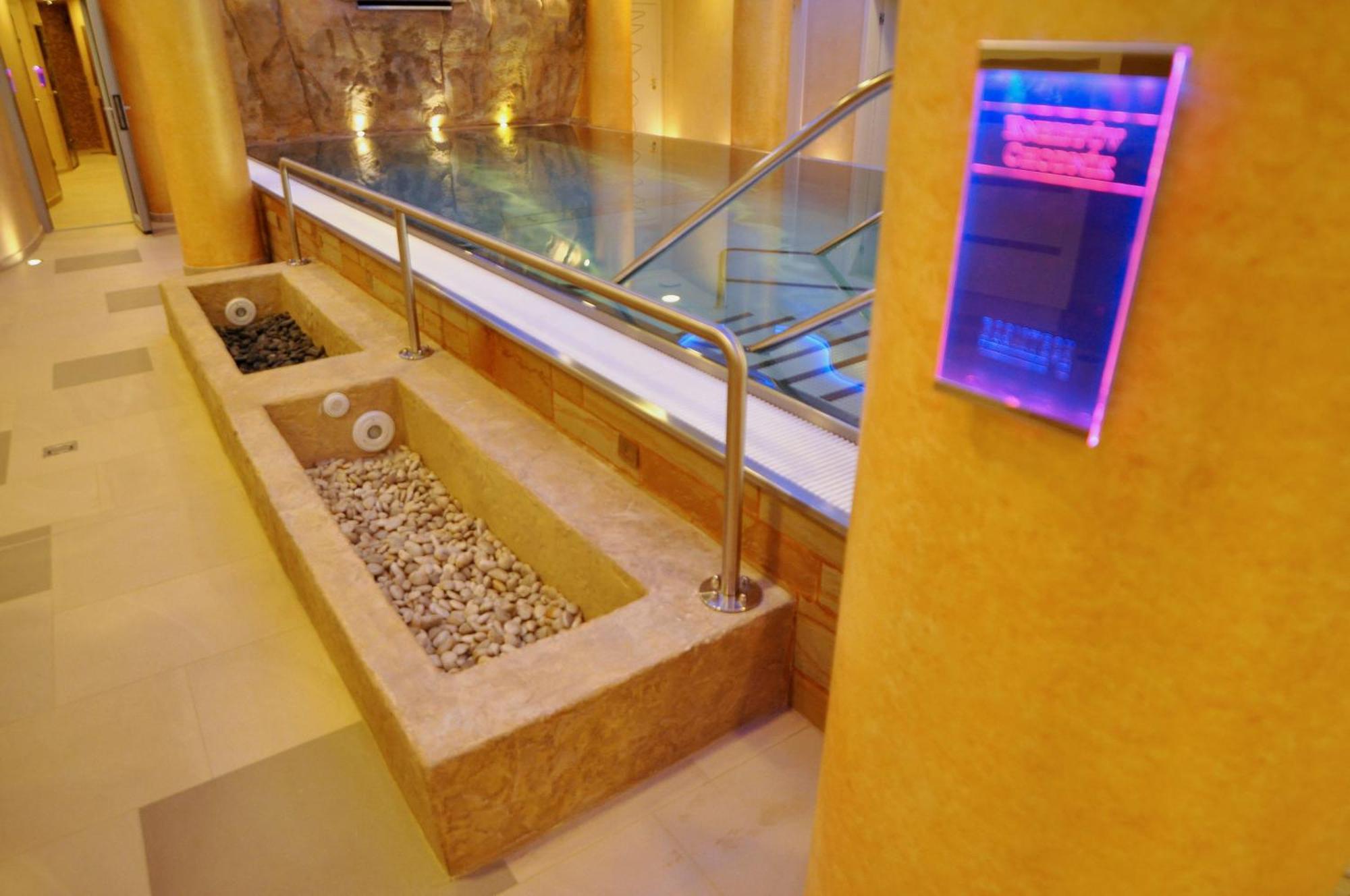 Boutique Hotel Ambiente ****+ Karlsbad Exteriör bild