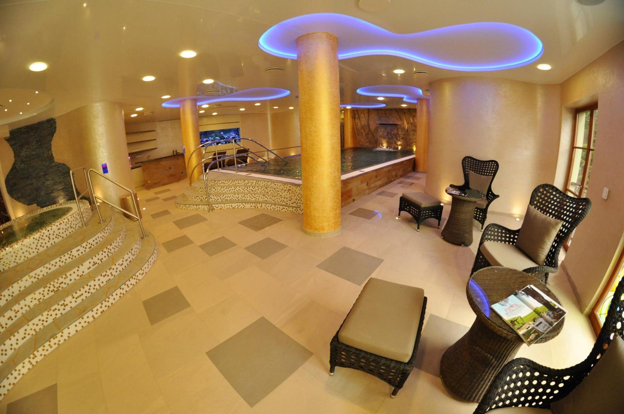 Boutique Hotel Ambiente ****+ Karlsbad Exteriör bild