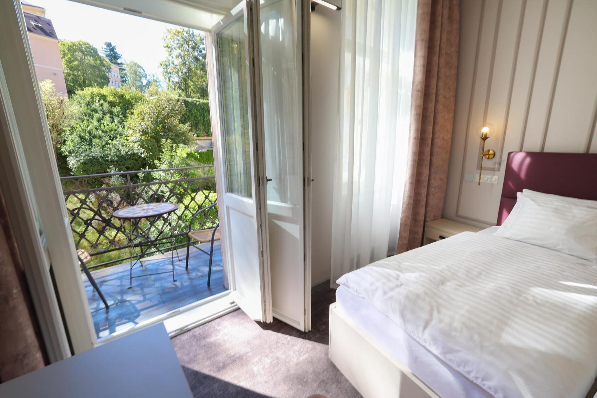 Boutique Hotel Ambiente ****+ Karlsbad Exteriör bild