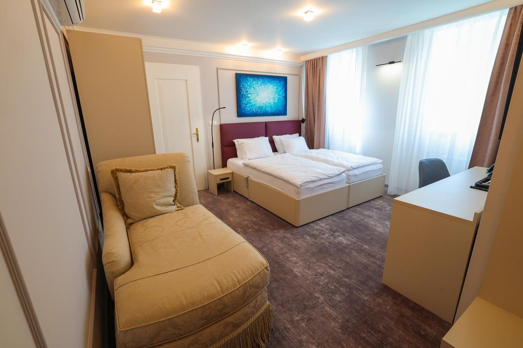 Boutique Hotel Ambiente ****+ Karlsbad Exteriör bild