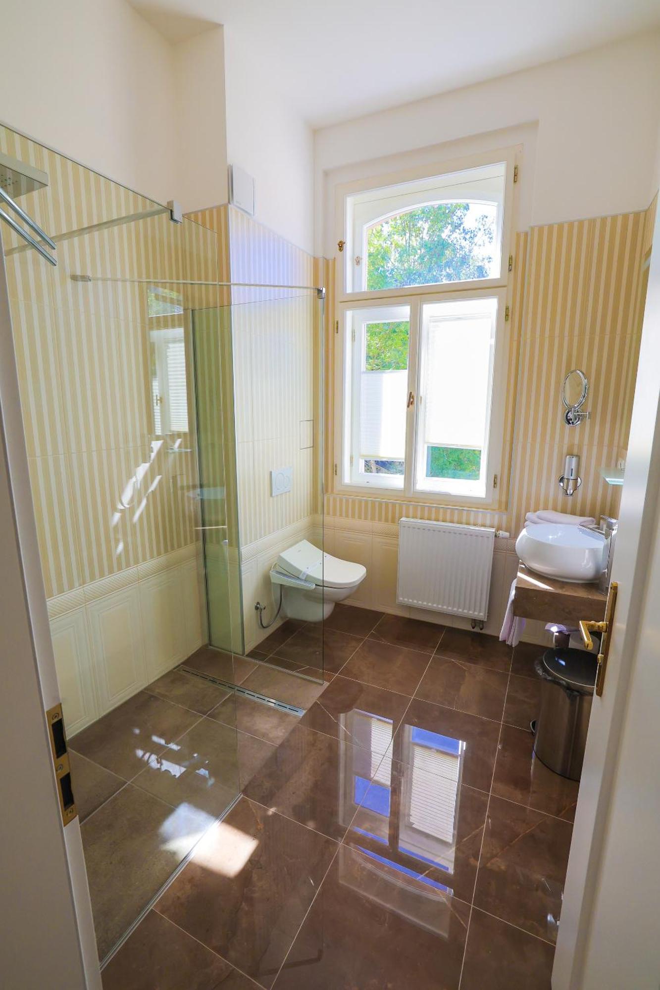 Boutique Hotel Ambiente ****+ Karlsbad Exteriör bild