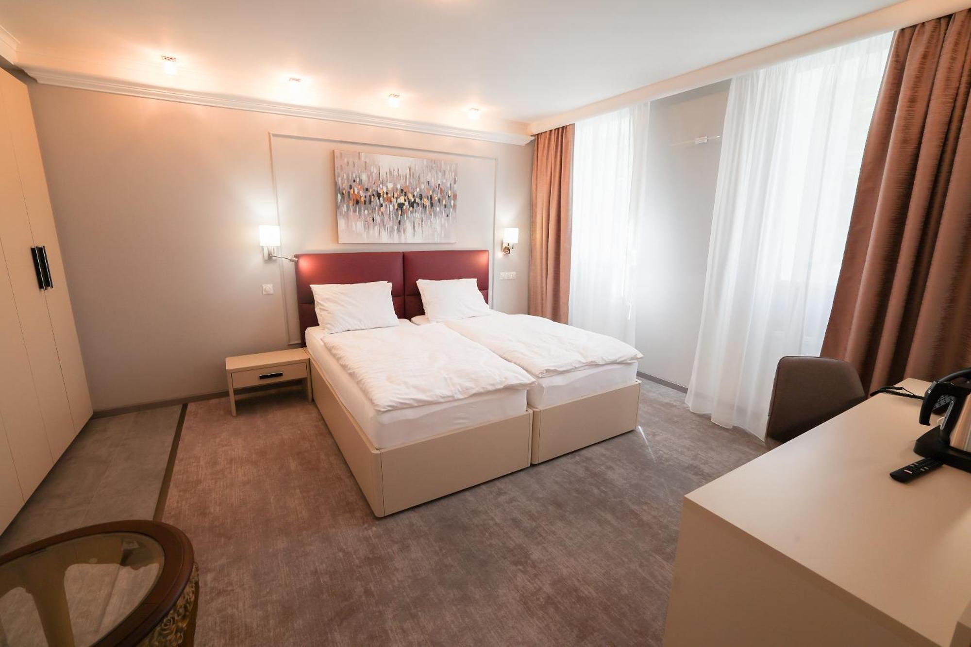Boutique Hotel Ambiente ****+ Karlsbad Exteriör bild
