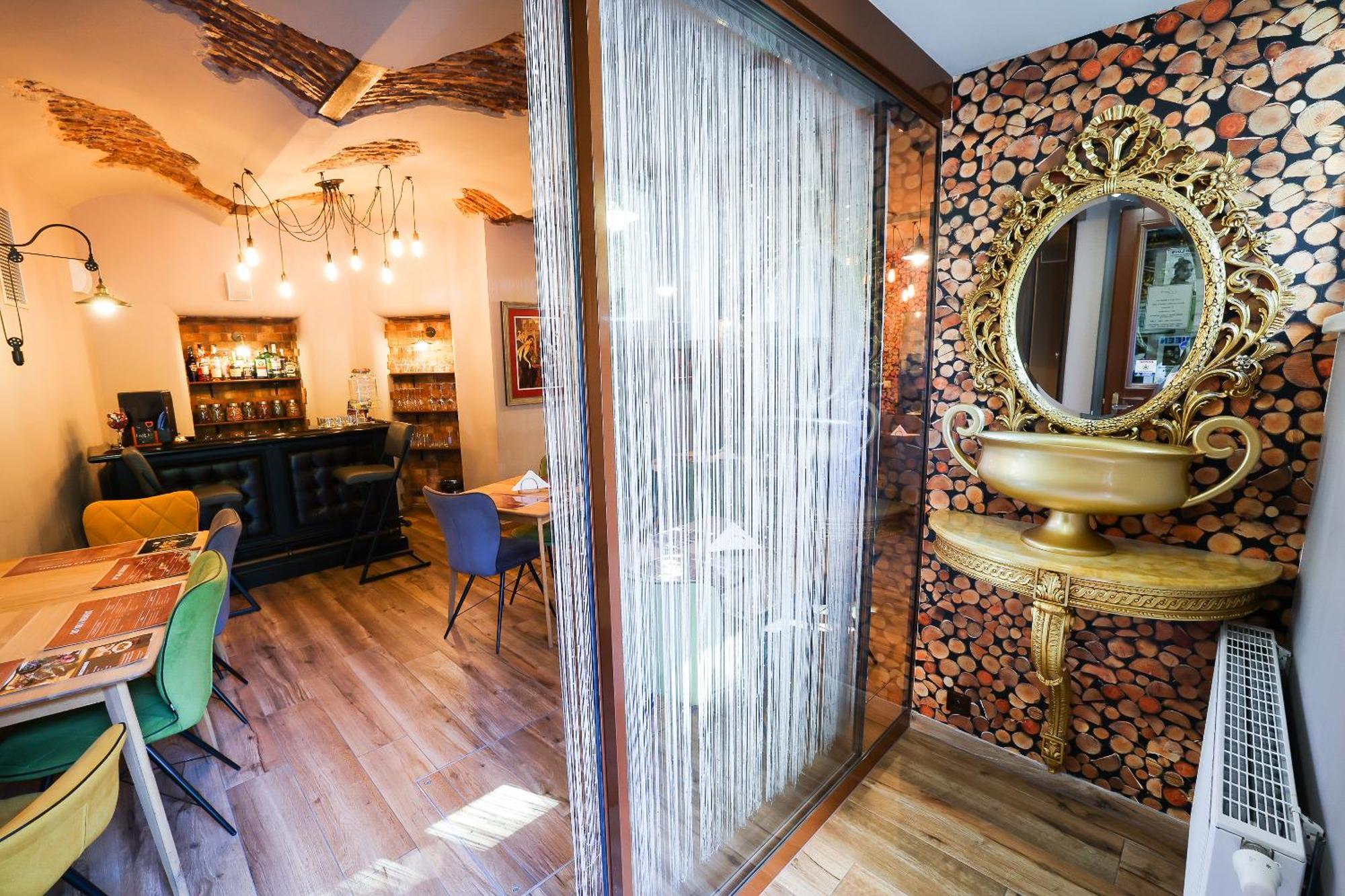 Boutique Hotel Ambiente ****+ Karlsbad Exteriör bild