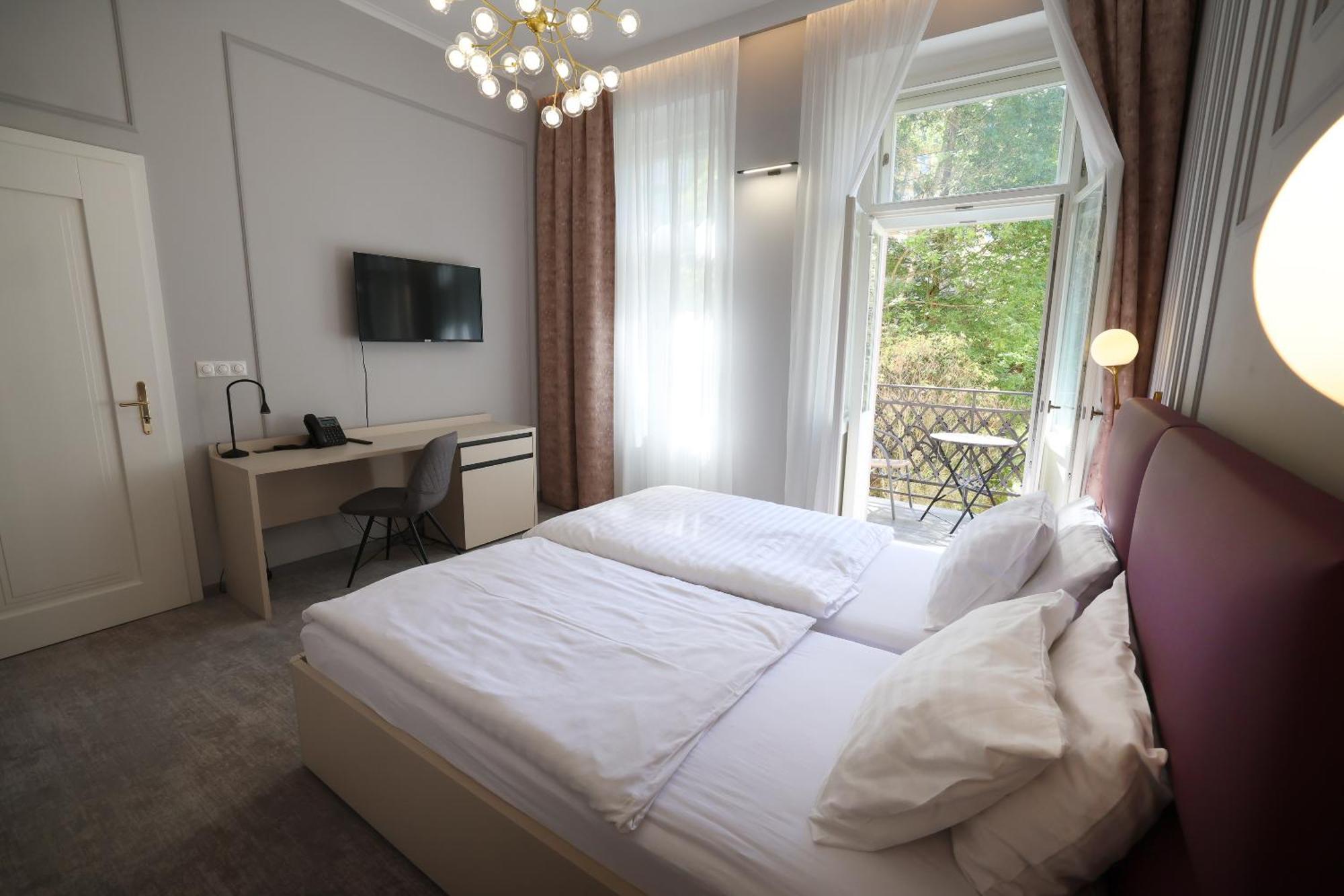 Boutique Hotel Ambiente ****+ Karlsbad Exteriör bild