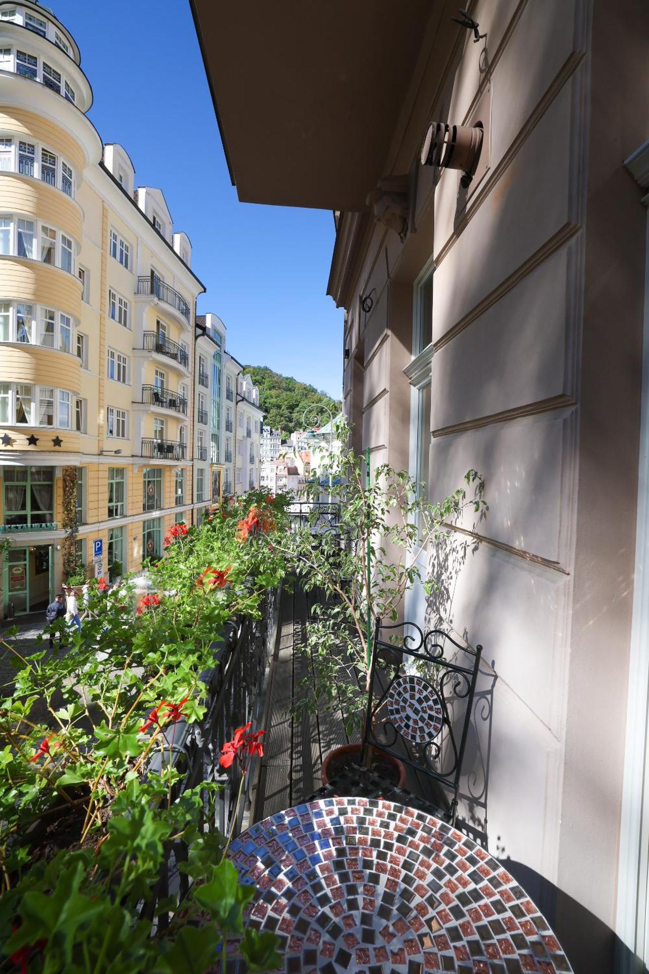 Boutique Hotel Ambiente ****+ Karlsbad Exteriör bild